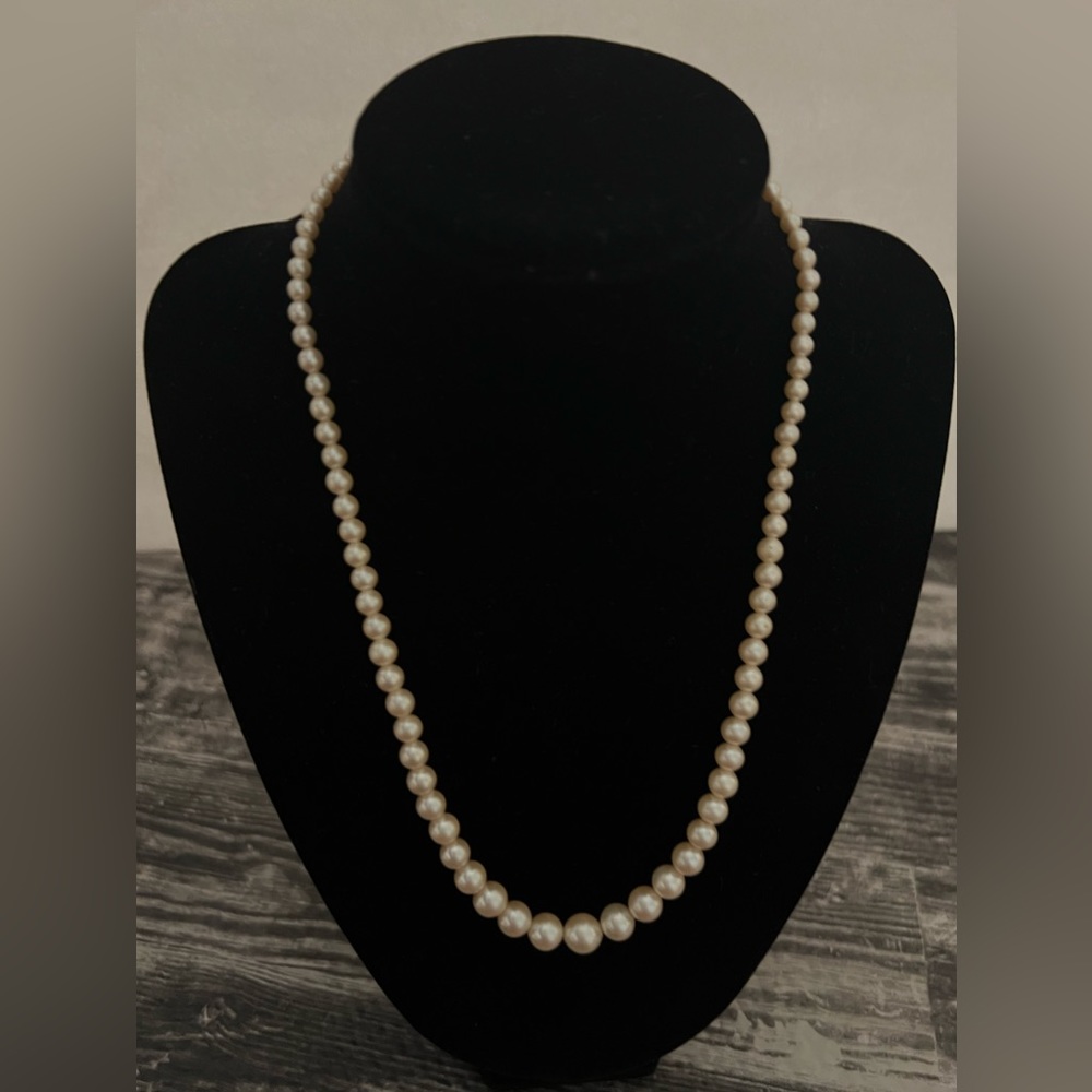 Faux Pearl Necklace‎